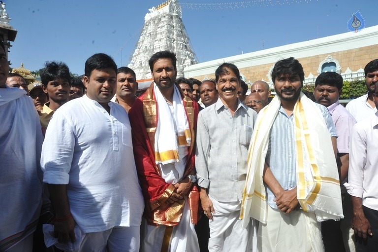 Gautham Nanda Team at Tirumala - 10 / 20 photos