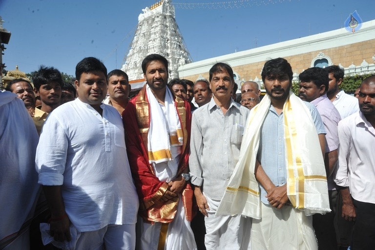 Gautham Nanda Team at Tirumala - 12 / 20 photos