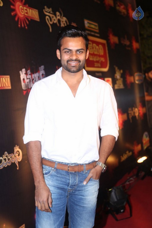 Gemini TV Puraskaralu 2016 Red Carpet 2 - 39 / 62 photos