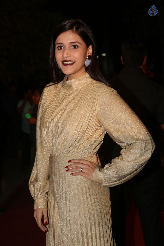 Gemini TV Puraskaralu 2016 Red Carpet 2 - 57 / 62 photos
