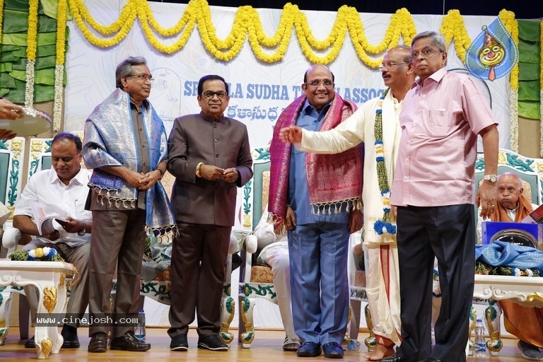 GuruSri Award Event 2018 Photos - 6 / 77 photos