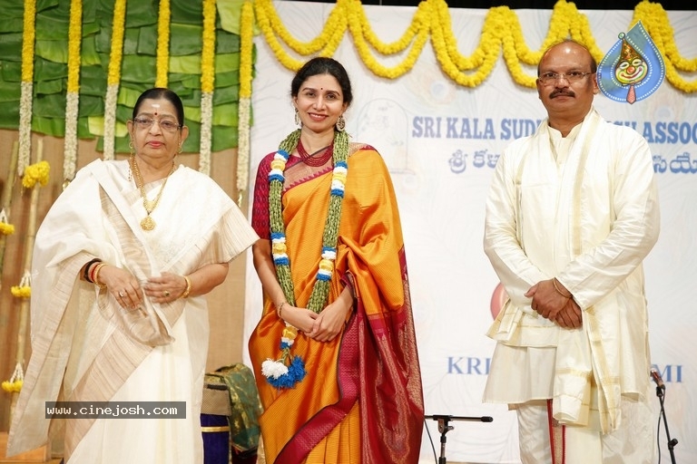GuruSri Award Event 2018 Photos - 10 / 77 photos