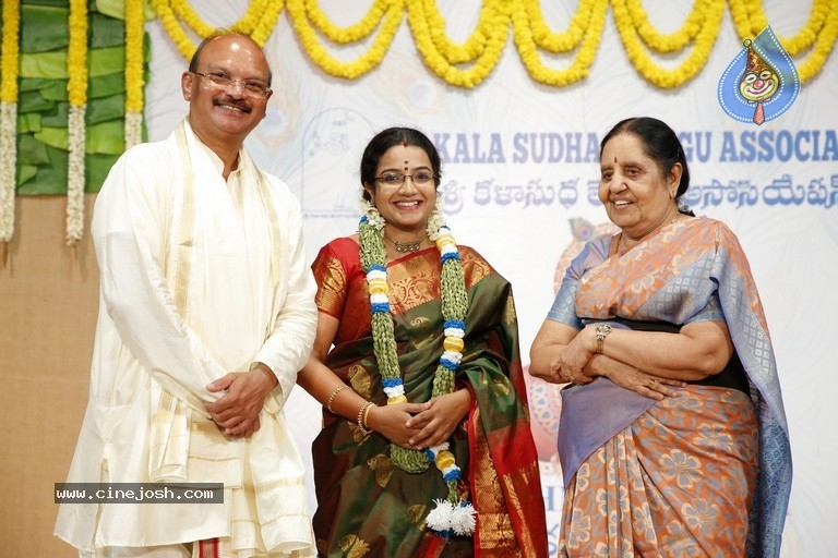 GuruSri Award Event 2018 Photos - 12 / 77 photos