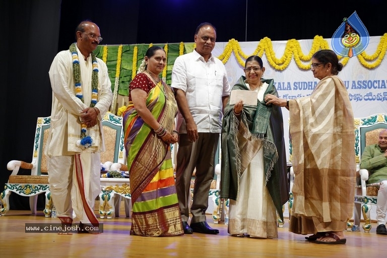 GuruSri Award Event 2018 Photos - 15 / 77 photos