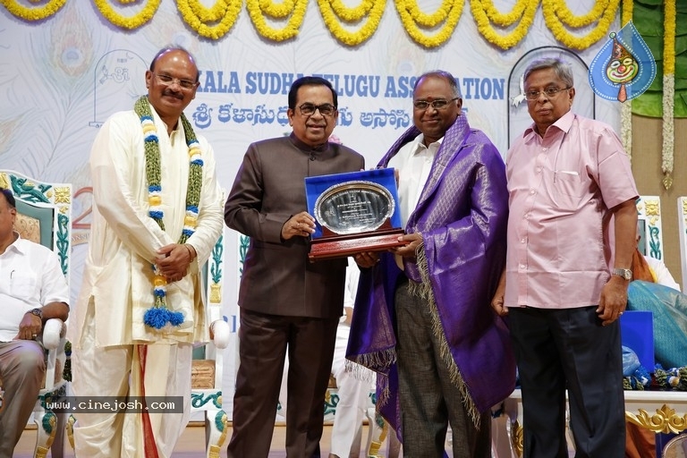 GuruSri Award Event 2018 Photos - 64 / 77 photos