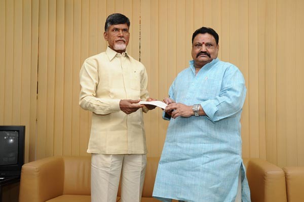 Harikrishan Donates For Flood Victims - 2 / 36 photos