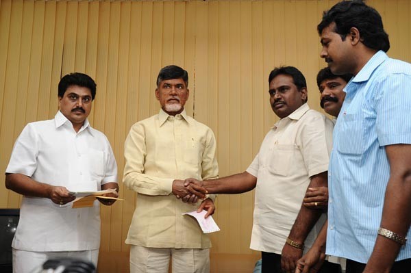 Harikrishan Donates For Flood Victims - 11 / 36 photos