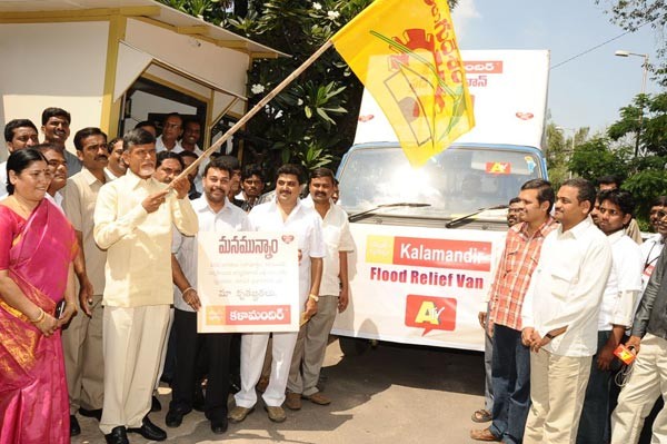 Harikrishan Donates For Flood Victims - 35 / 36 photos