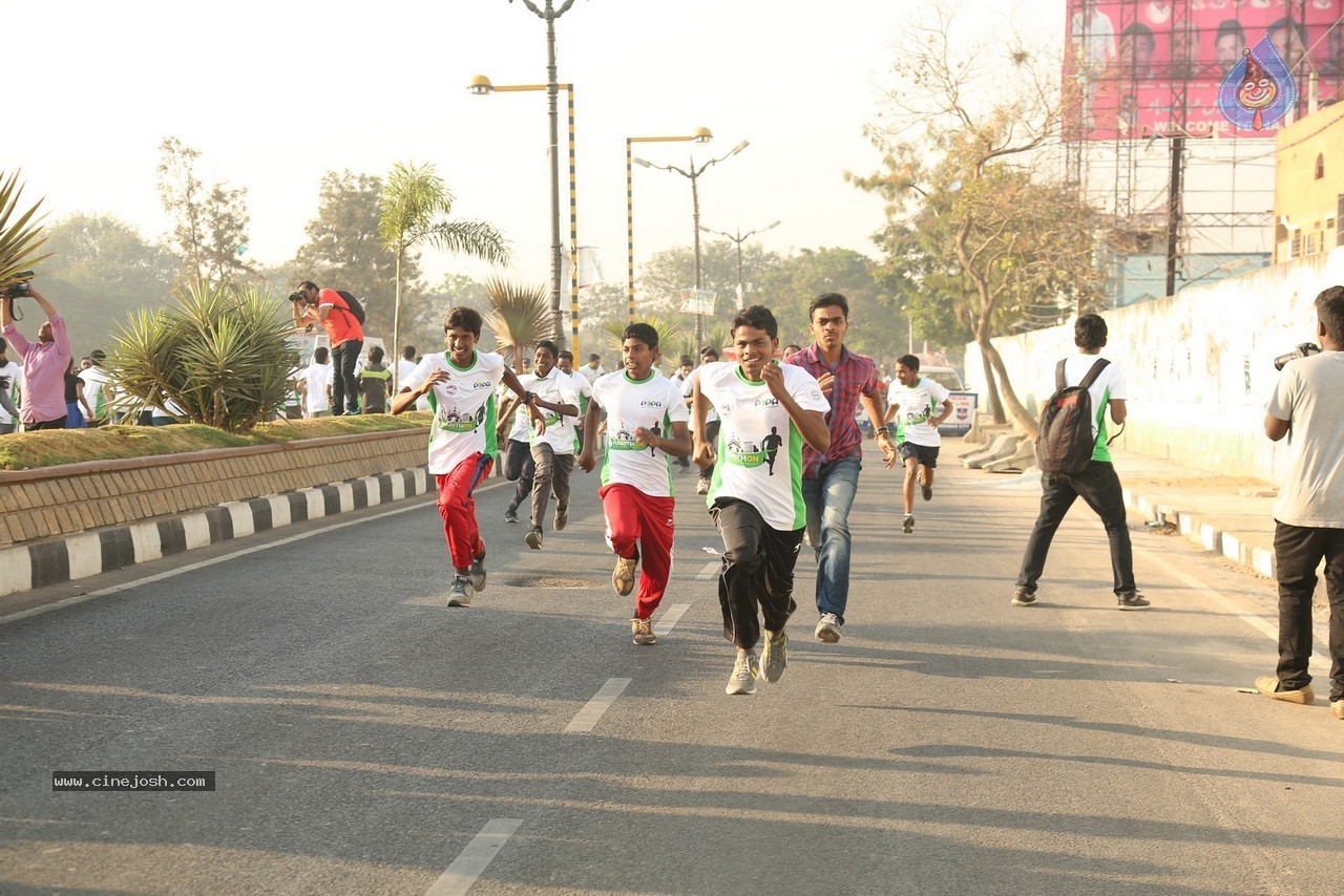 Harithon The Green 2k Run Photos - 37 / 150 photos