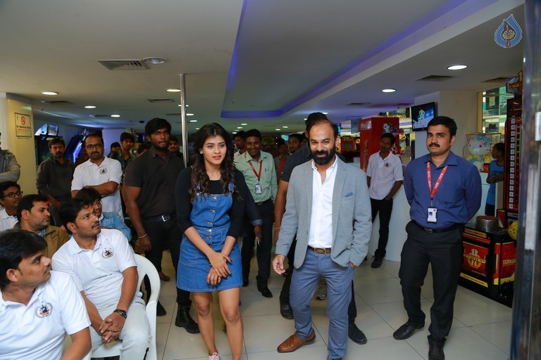 Hebah Patel and Team at S.V.M Mall - 16 / 17 photos