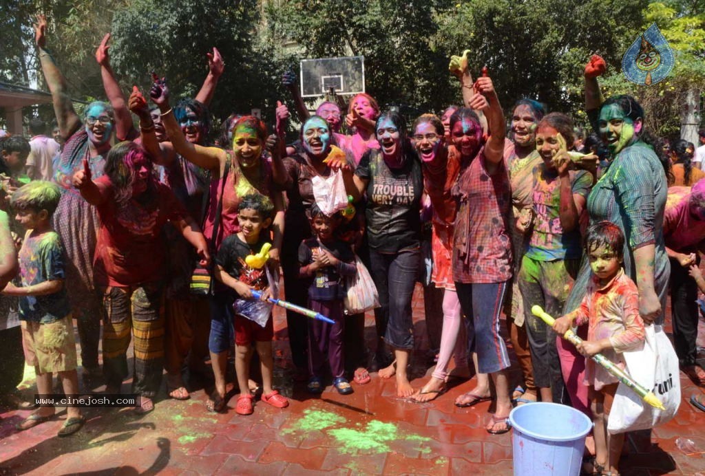 Holi 2014 Celebrations in Hyderabad - 2 / 151 photos