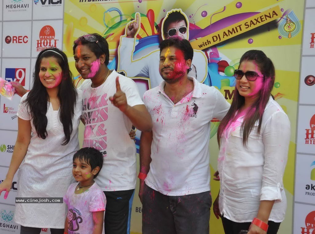 Holi 2014 Celebrations in Hyderabad - 9 / 151 photos