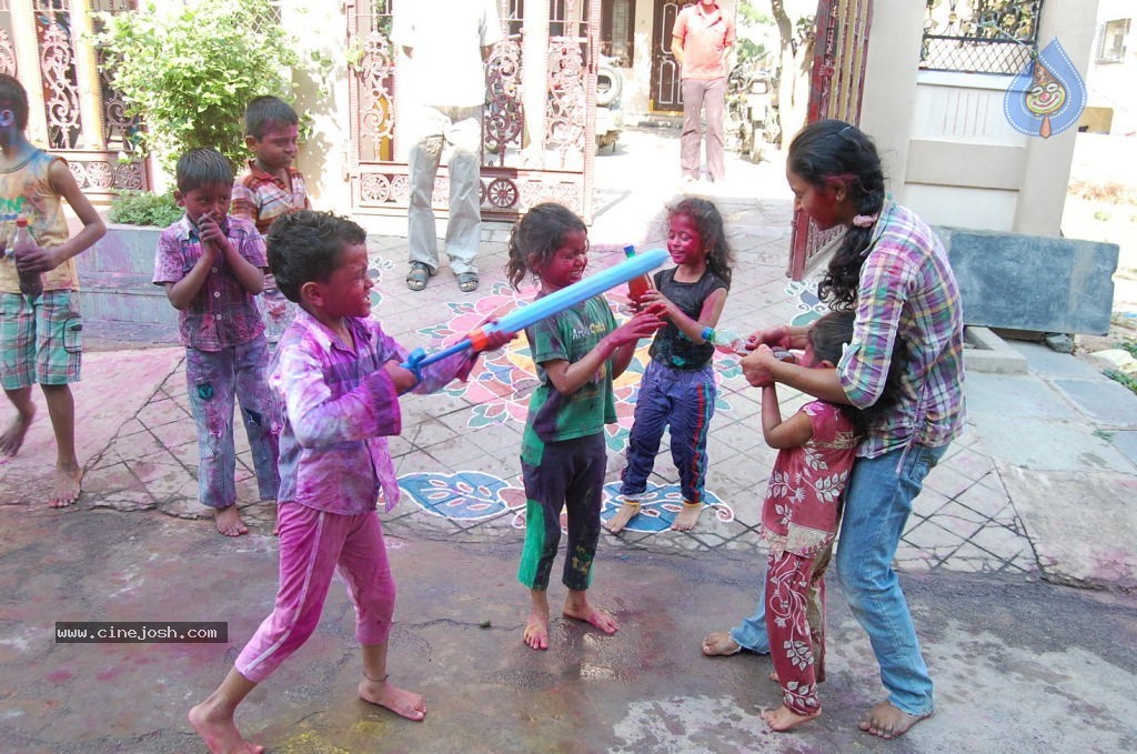 Holi 2014 Celebrations in Hyderabad - 11 / 151 photos