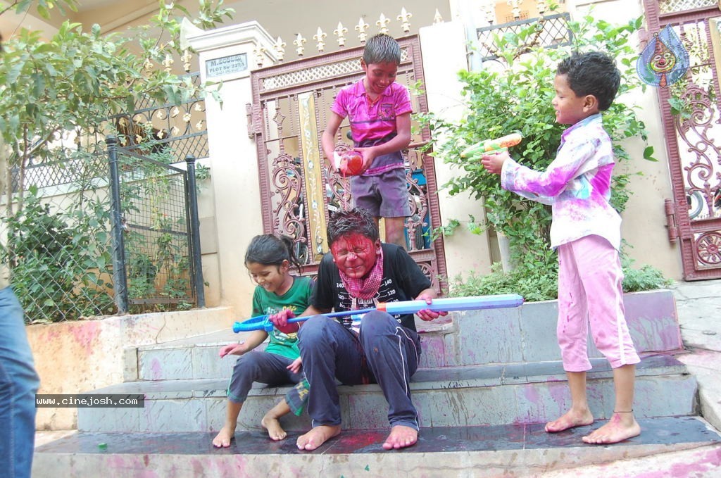 Holi 2014 Celebrations in Hyderabad - 12 / 151 photos