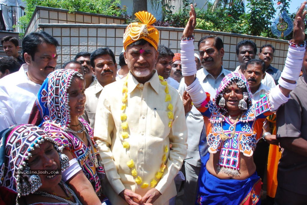 Holi 2014 Celebrations in Hyderabad - 14 / 151 photos