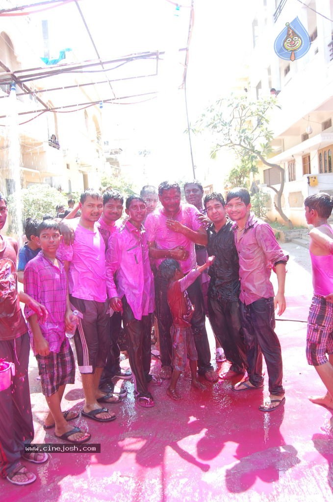 Holi 2014 Celebrations in Hyderabad - 15 / 151 photos