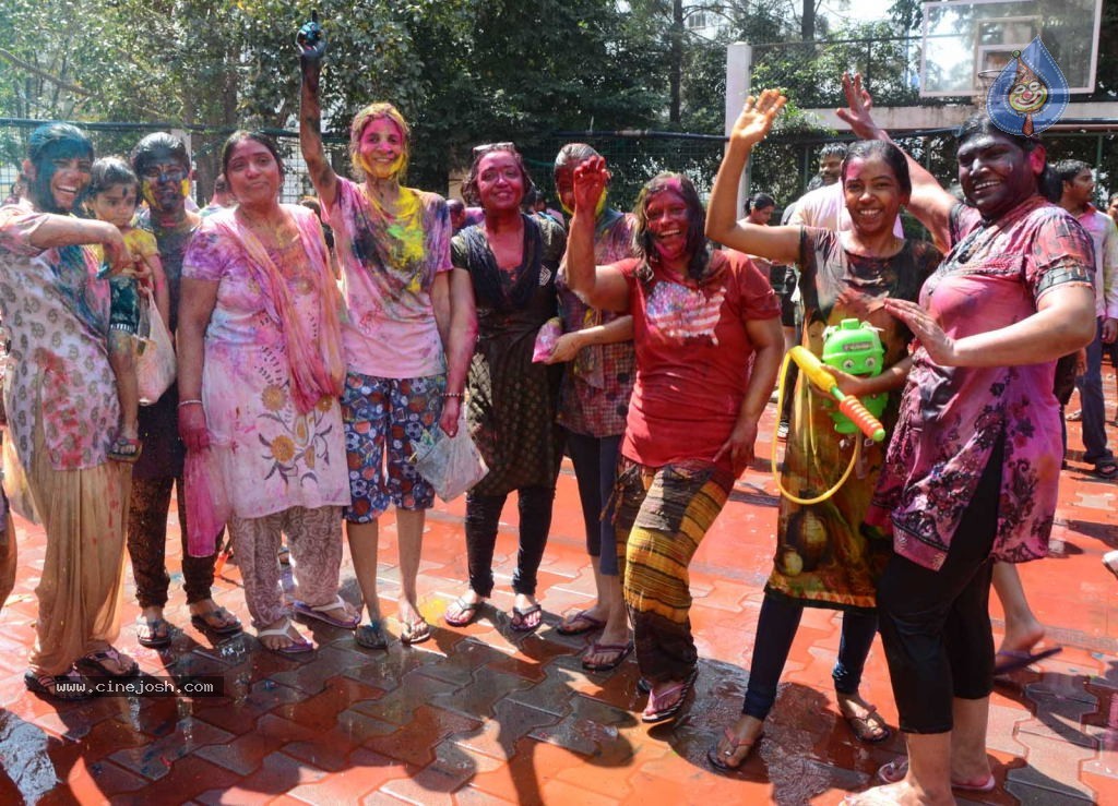 Holi 2014 Celebrations in Hyderabad - 17 / 151 photos