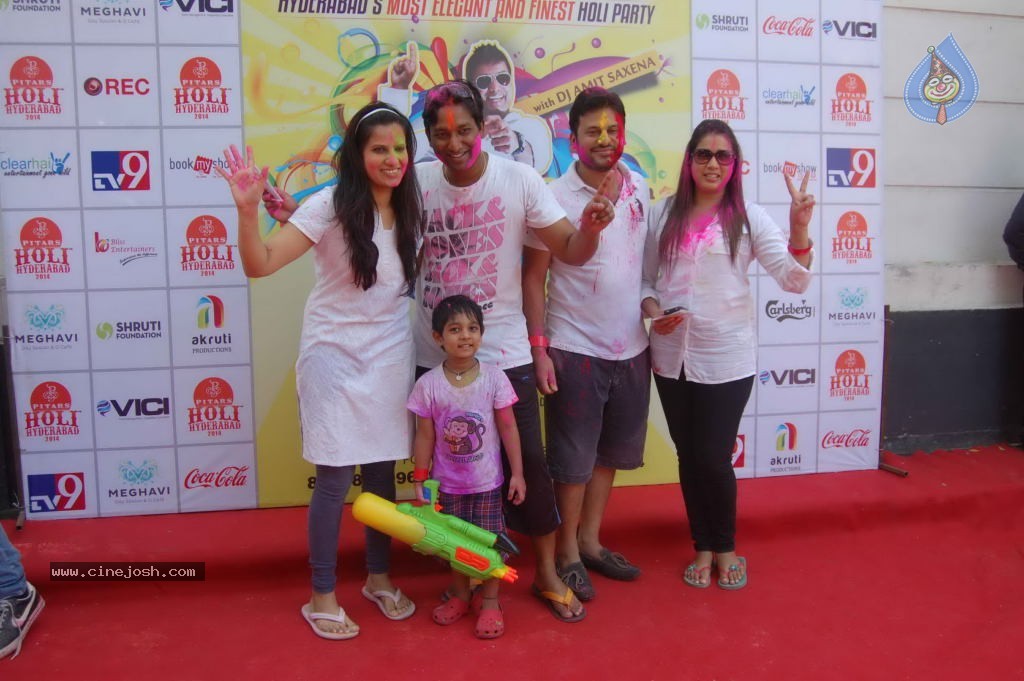 Holi 2014 Celebrations in Hyderabad - 20 / 151 photos