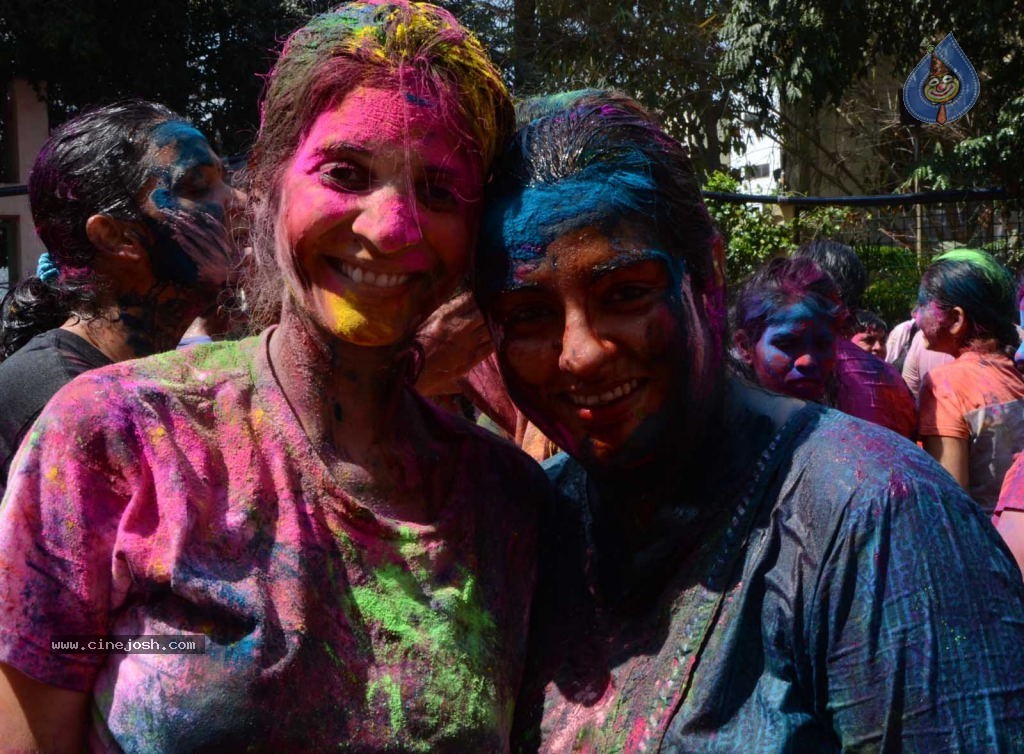 Holi 2014 Celebrations in Hyderabad - 24 / 151 photos