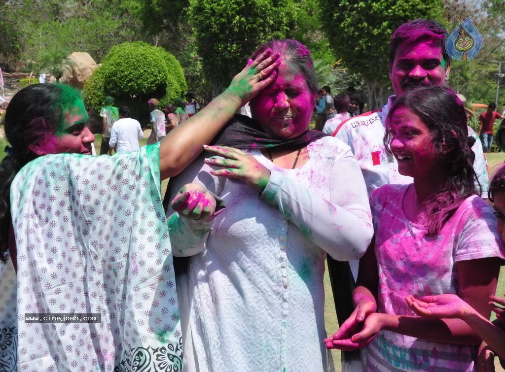 Holi 2014 Celebrations in Hyderabad - 28 / 151 photos