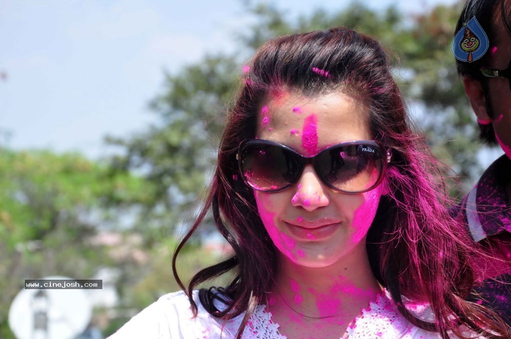 Holi 2014 Celebrations in Hyderabad - 33 / 151 photos