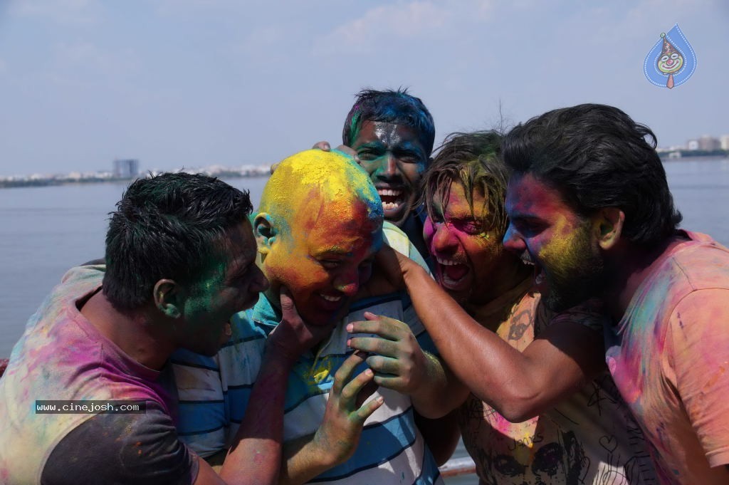 Holi 2014 Celebrations in Hyderabad - 35 / 151 photos