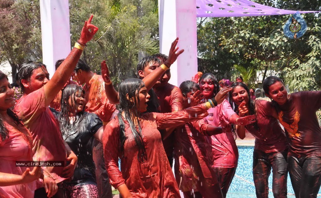 Holi 2014 Celebrations in Hyderabad - 37 / 151 photos