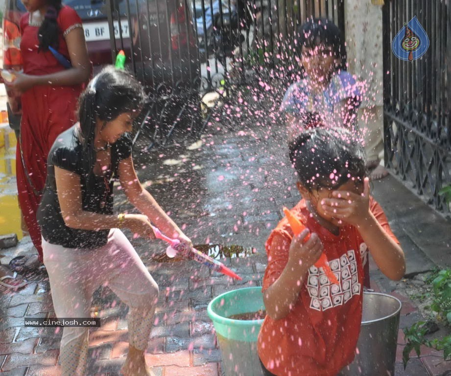 Holi 2014 Celebrations in Hyderabad - 42 / 151 photos