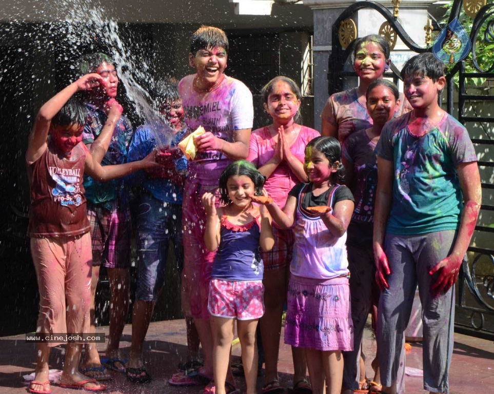 Holi 2014 Celebrations in Hyderabad - 45 / 151 photos