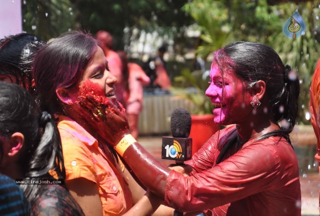 Holi 2014 Celebrations in Hyderabad - 64 / 151 photos