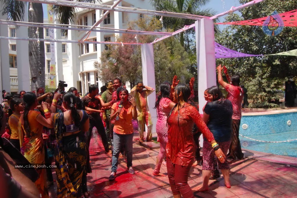 Holi 2014 Celebrations in Hyderabad - 67 / 151 photos