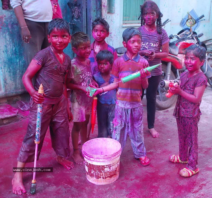 Holi 2014 Celebrations in Hyderabad - 69 / 151 photos