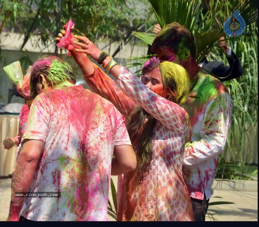 Holi 2014 Celebrations in Hyderabad - 73 / 151 photos