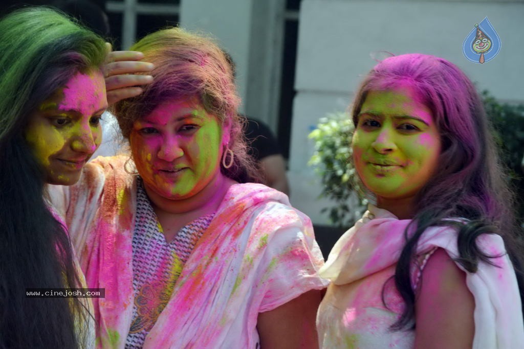 Holi 2014 Celebrations in Hyderabad - 85 / 151 photos