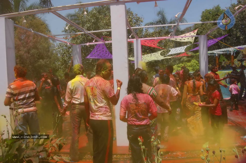 Holi 2014 Celebrations in Hyderabad - 87 / 151 photos
