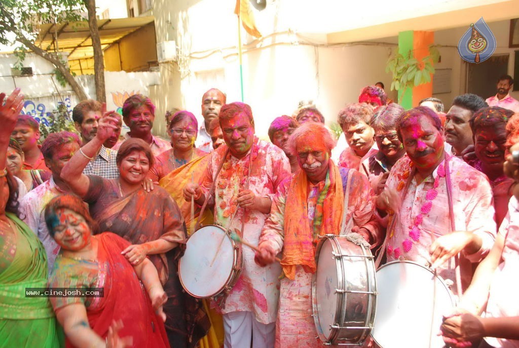 Holi 2014 Celebrations in Hyderabad - 108 / 151 photos