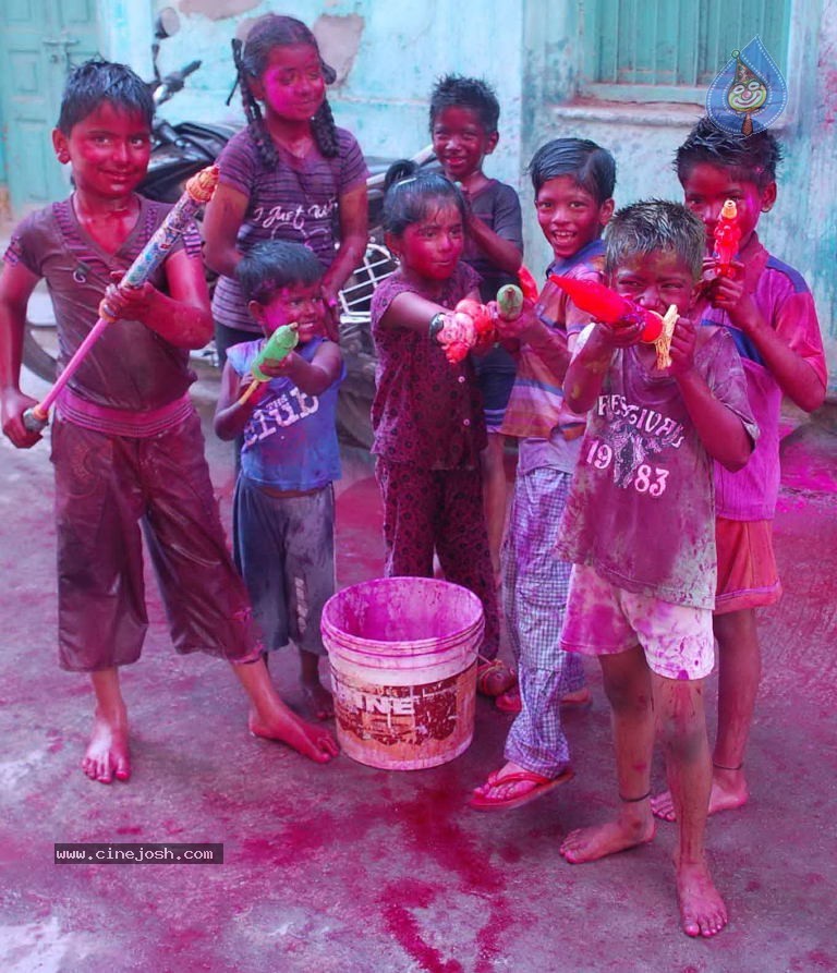 Holi 2014 Celebrations in Hyderabad - 111 / 151 photos