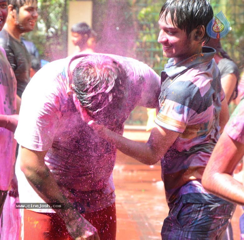 Holi 2014 Celebrations in Hyderabad - 114 / 151 photos