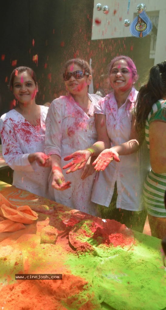 Holi 2014 Celebrations in Hyderabad - 122 / 151 photos