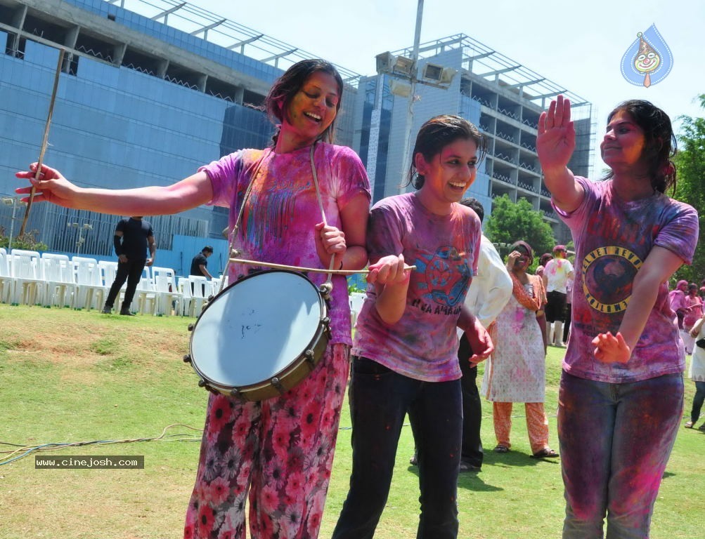 Holi 2014 Celebrations in Hyderabad - 125 / 151 photos