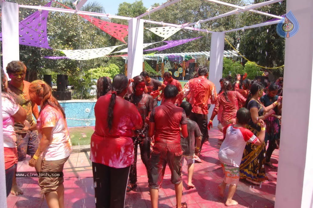 Holi 2014 Celebrations in Hyderabad - 127 / 151 photos