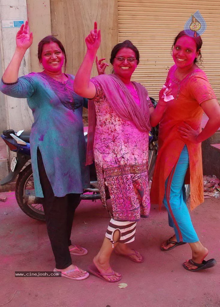 Holi 2014 Celebrations in Hyderabad - 128 / 151 photos