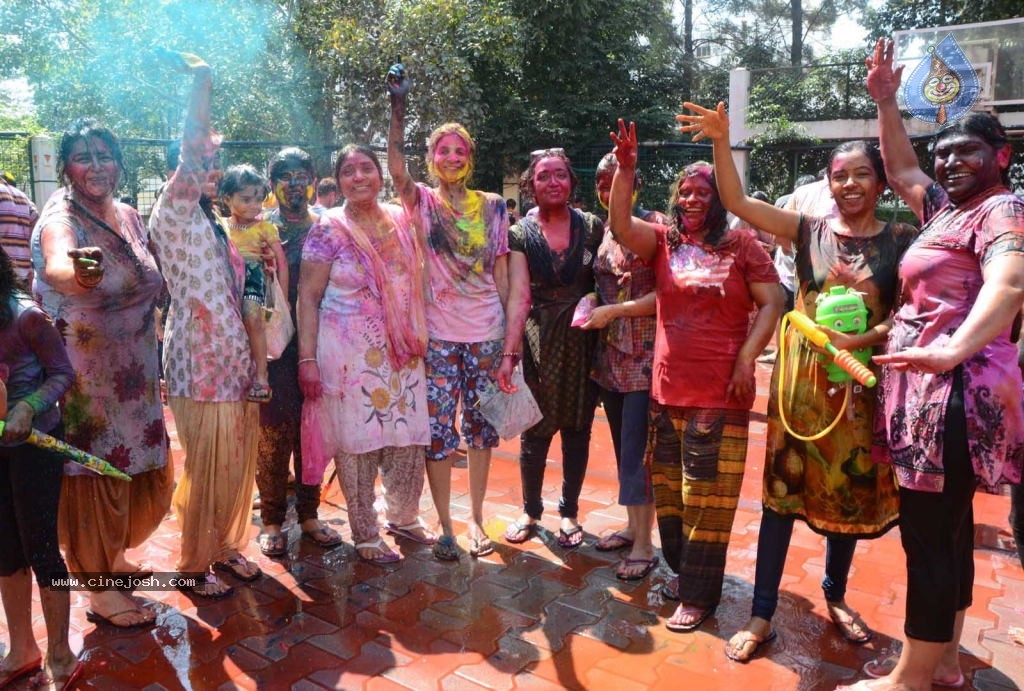 Holi 2014 Celebrations in Hyderabad - 129 / 151 photos