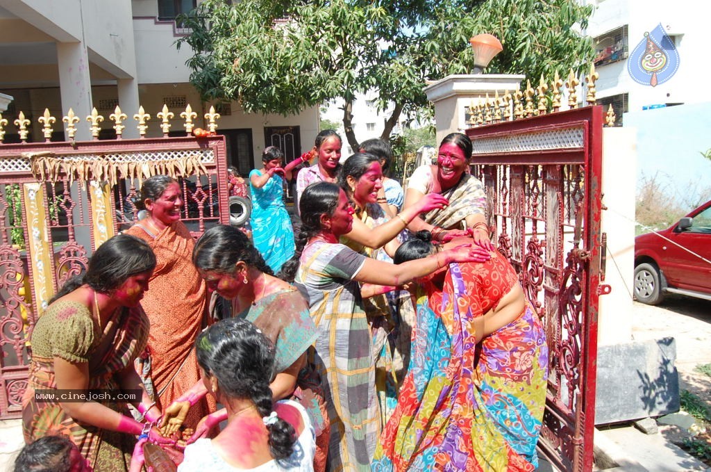 Holi 2014 Celebrations in Hyderabad - 131 / 151 photos