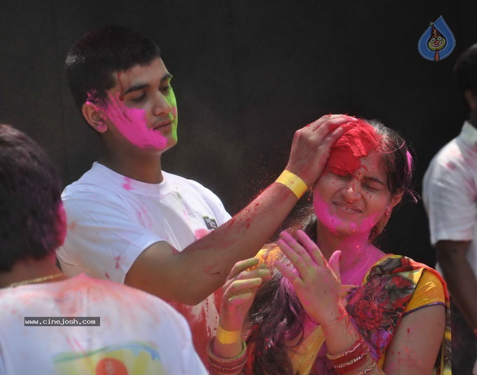 Holi 2014 Celebrations in Hyderabad - 135 / 151 photos