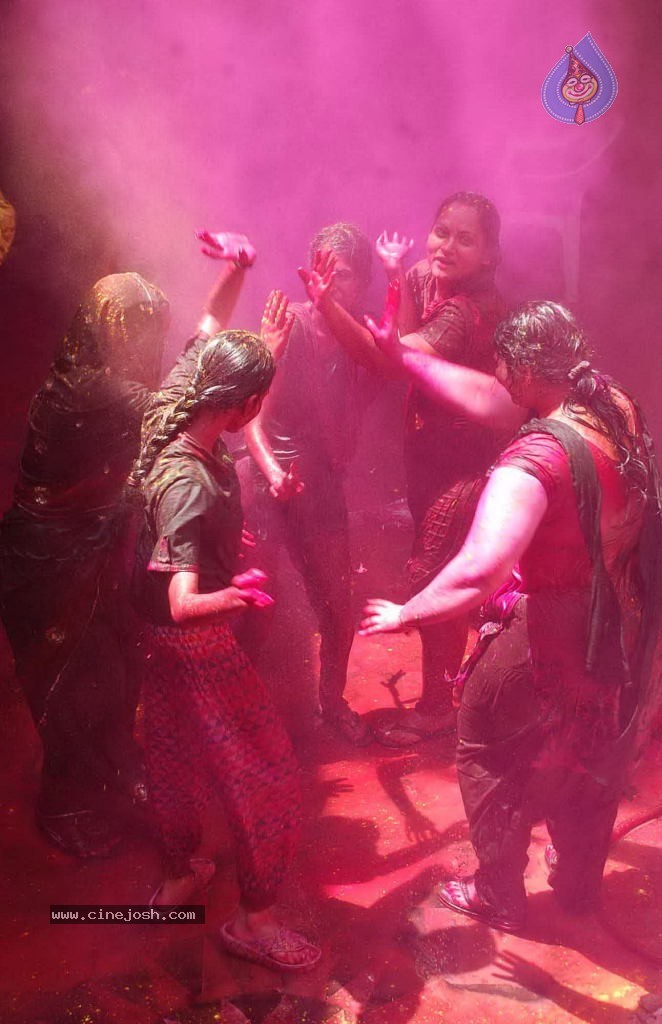 Holi 2014 Celebrations in Hyderabad - 139 / 151 photos