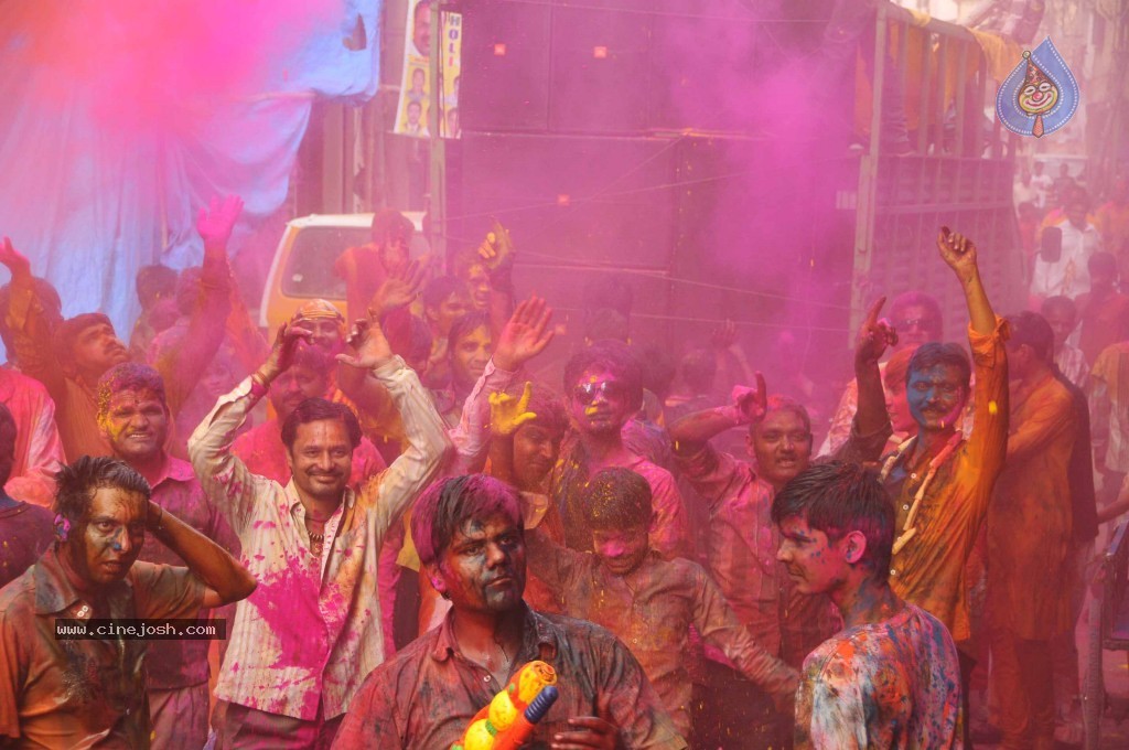 Holi Celebrations at Hyderabad - 21 / 73 photos