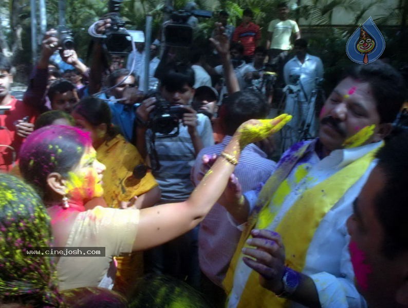 Holi Celebrations in Hyderabad - 18 / 76 photos