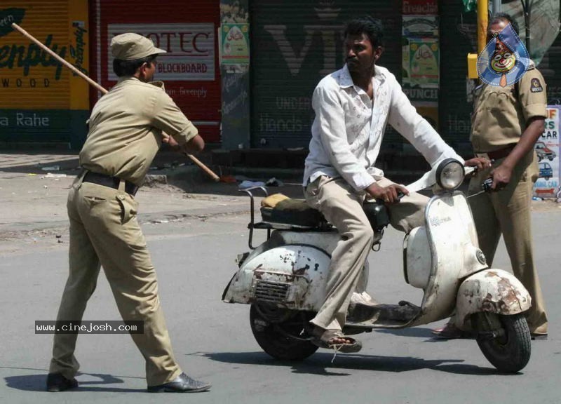 Hyderabad Old City Curfew Pics   - 39 / 102 photos