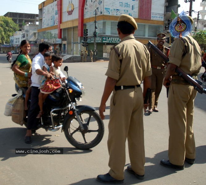 Hyderabad Old City Curfew Pics   - 60 / 102 photos
